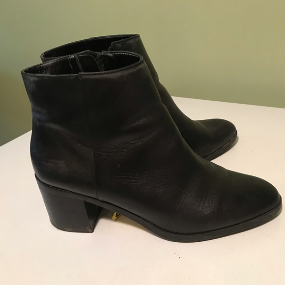 Vince Camuto Chelsea Boots - Picture 3 of 4